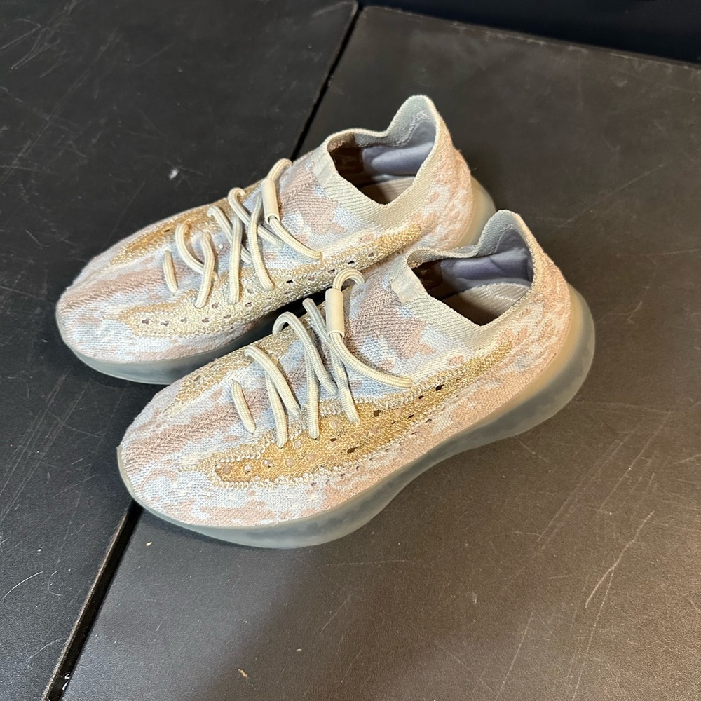 6.5 Like New Adidas Yeezy’s